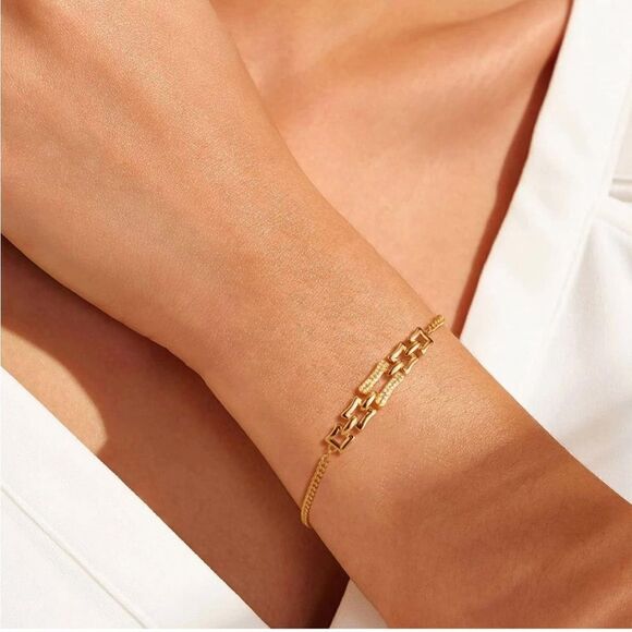 Gold 14k Gold Plated Chain Linked Bracelet - Picture 2 of 3